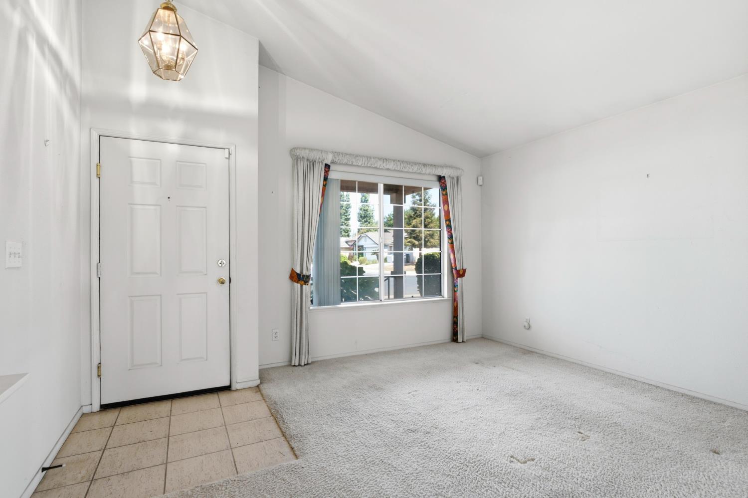 5525 W Donner Ave, Fresno, CA 93722