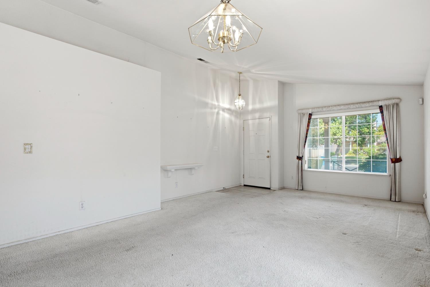 5525 W Donner Ave, Fresno, CA 93722