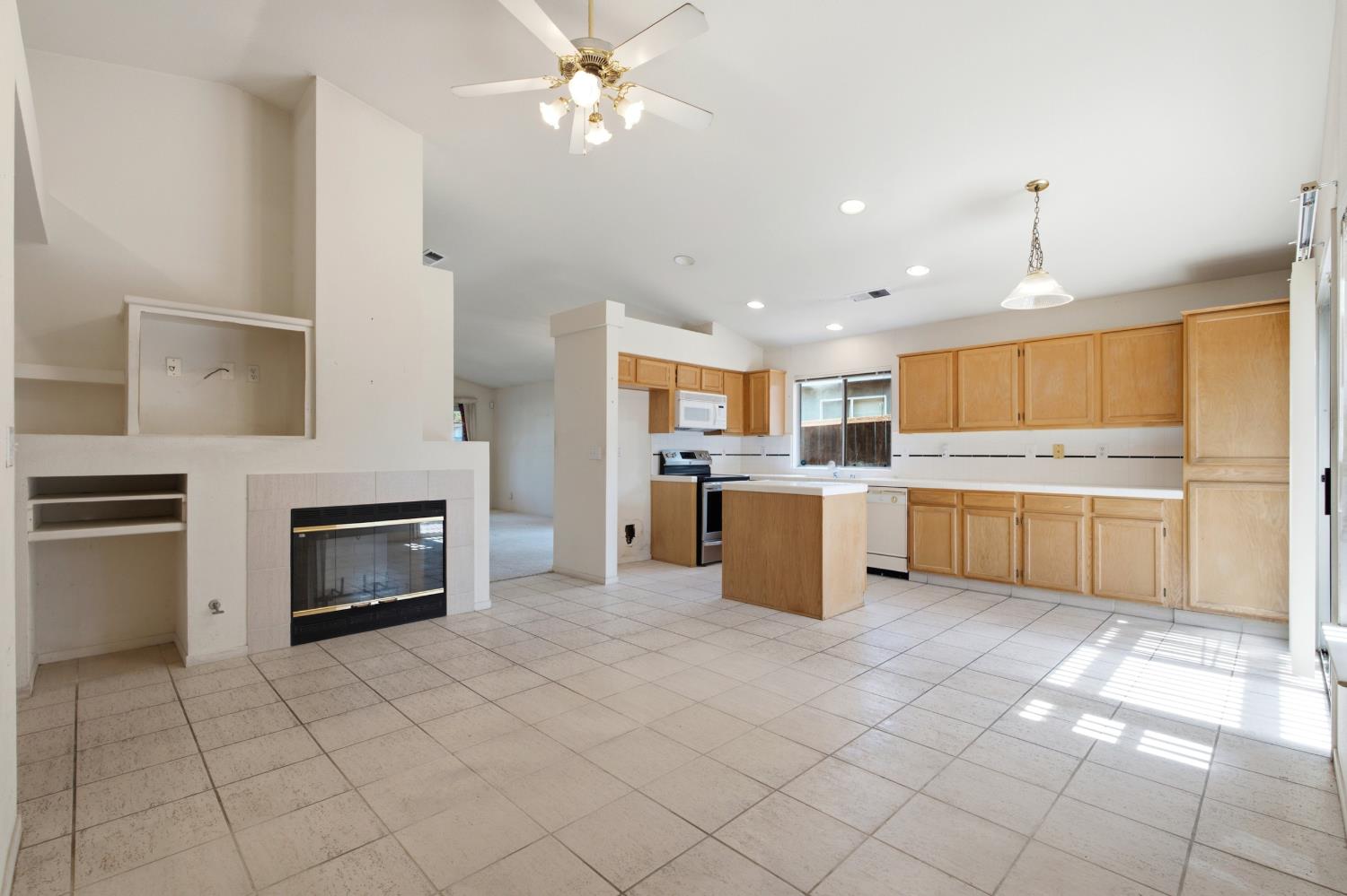 5525 W Donner Ave, Fresno, CA 93722