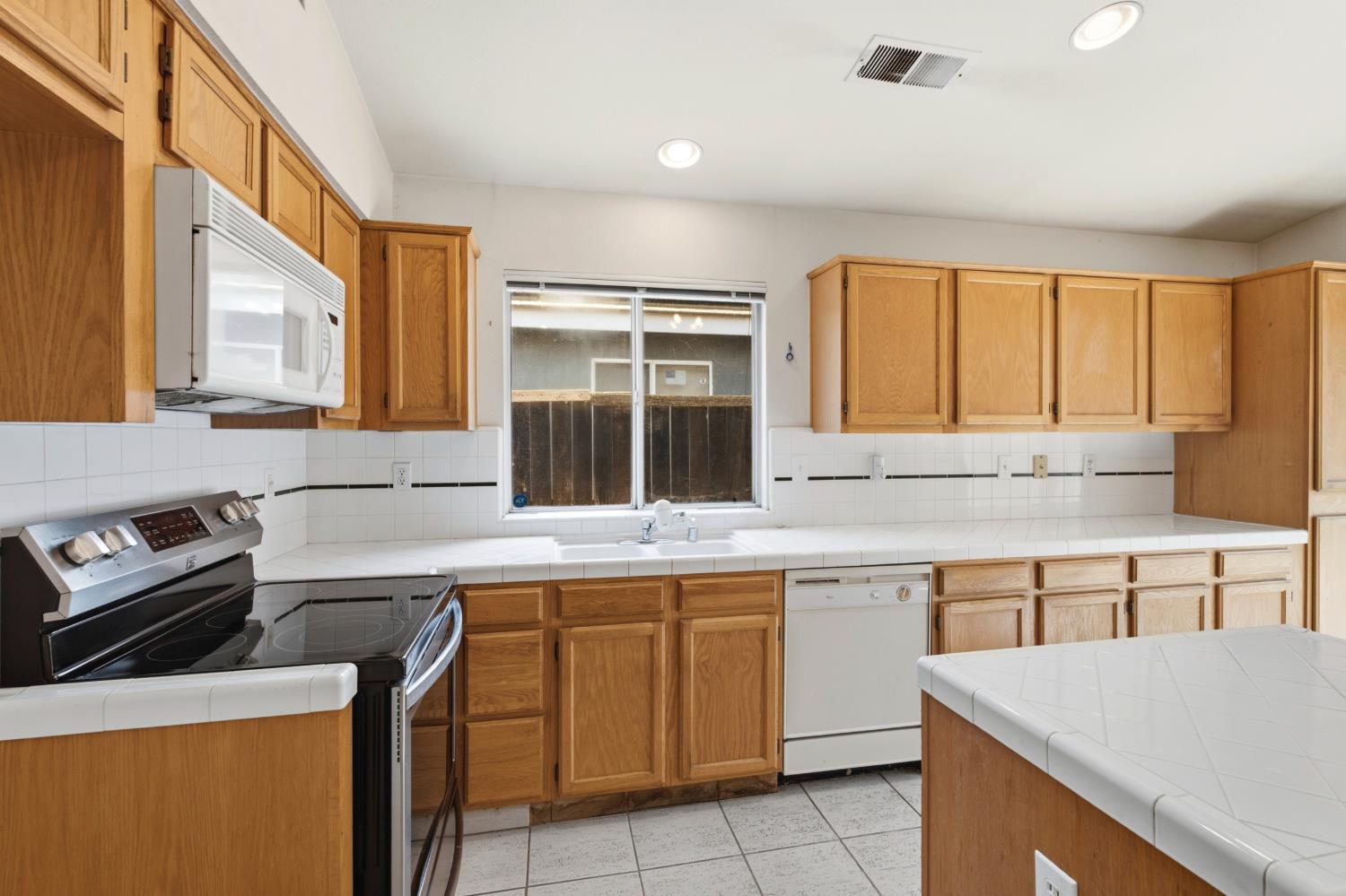 5525 W Donner Ave, Fresno, CA 93722