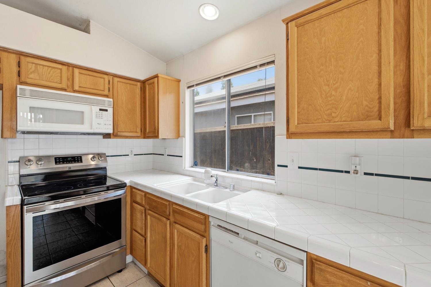 5525 W Donner Ave, Fresno, CA 93722