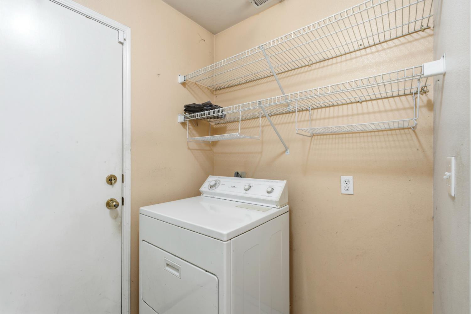 5525 W Donner Ave, Fresno, CA 93722