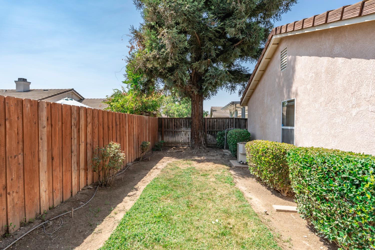5525 W Donner Ave, Fresno, CA 93722