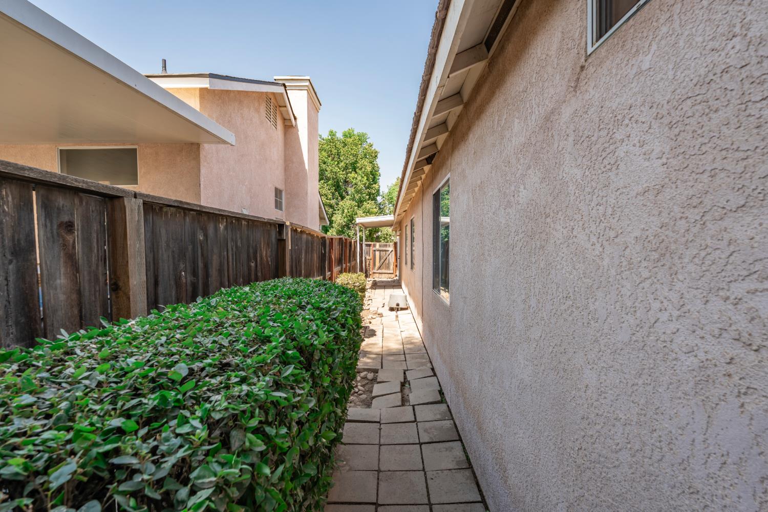 5525 W Donner Ave, Fresno, CA 93722