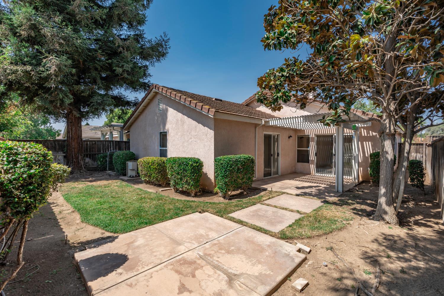 5525 W Donner Ave, Fresno, CA 93722