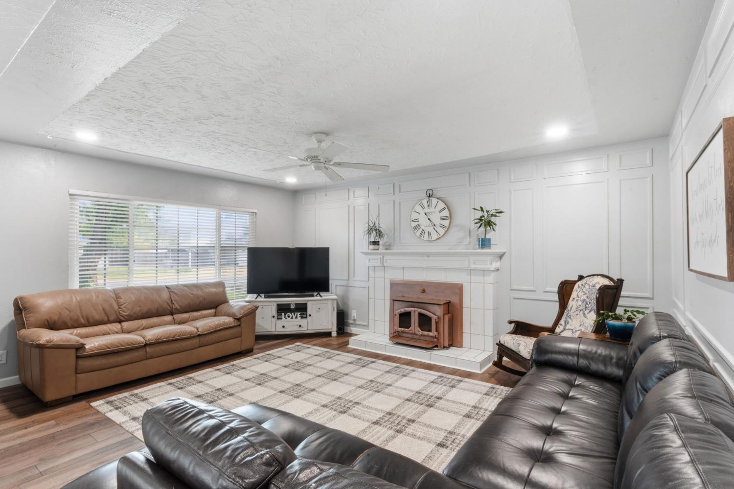 5481 E Dakota Ave, Fresno, CA 93727