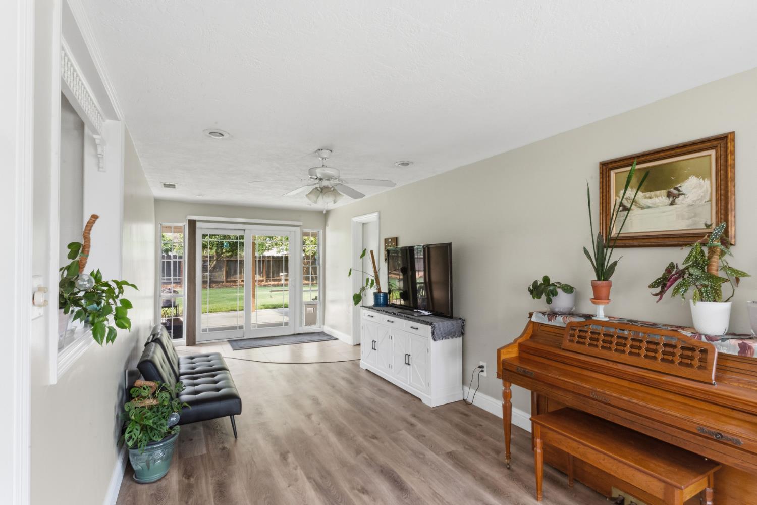 5481 E Dakota Ave, Fresno, CA 93727