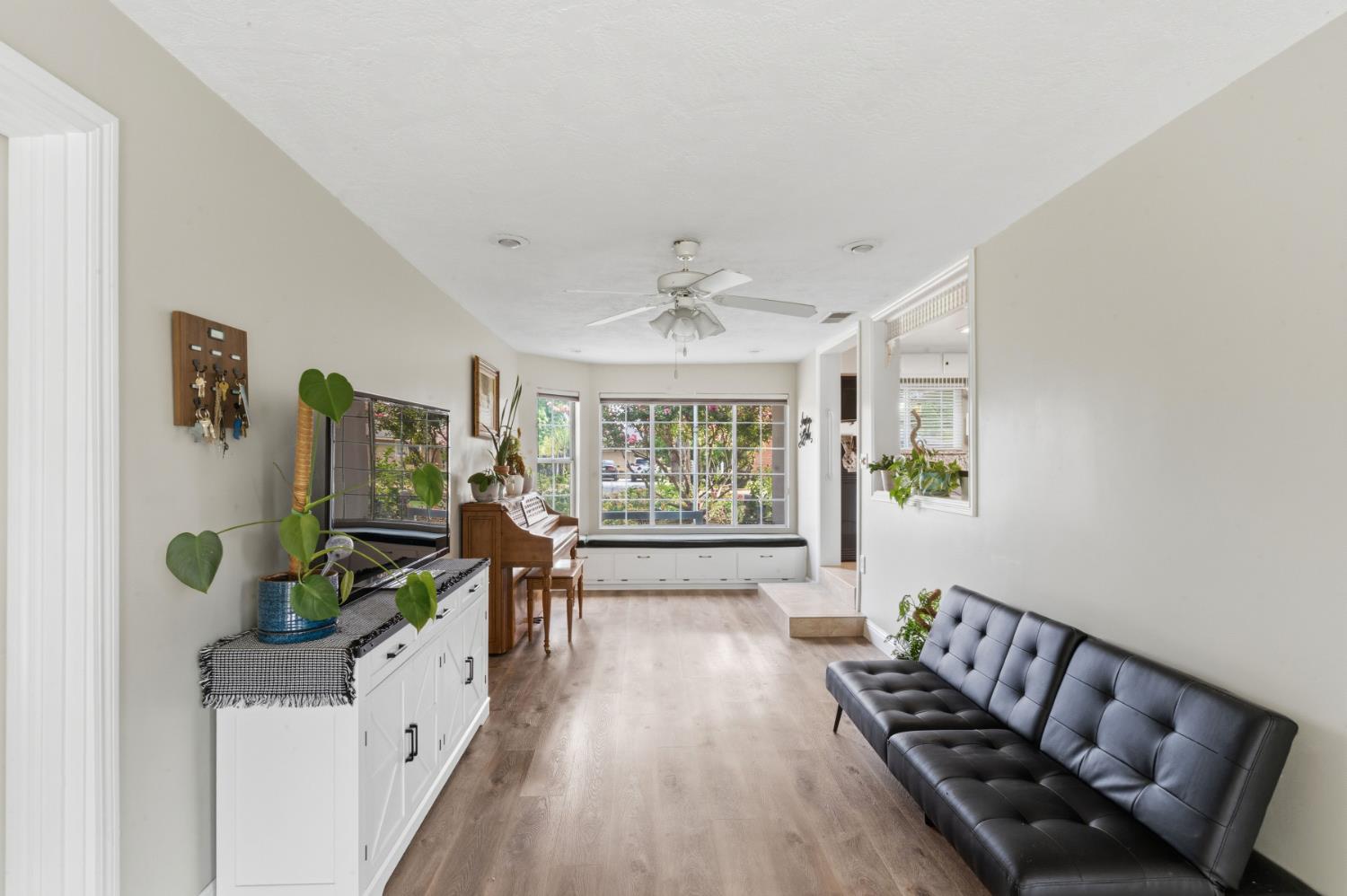 5481 E Dakota Ave, Fresno, CA 93727
