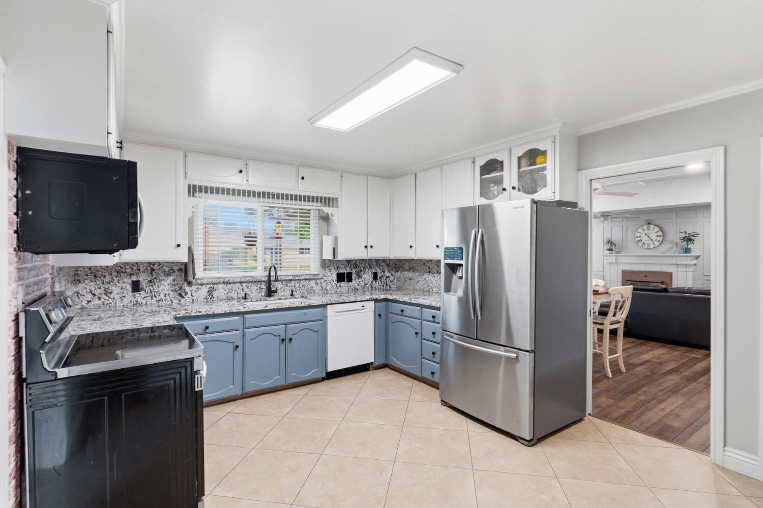 5481 E Dakota Ave, Fresno, CA 93727