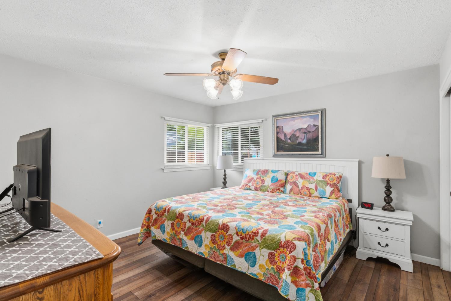 5481 E Dakota Ave, Fresno, CA 93727