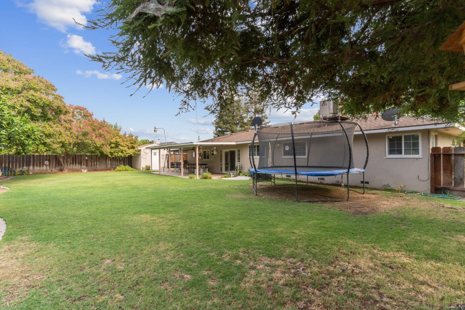 5481 E Dakota Ave, Fresno, CA 93727