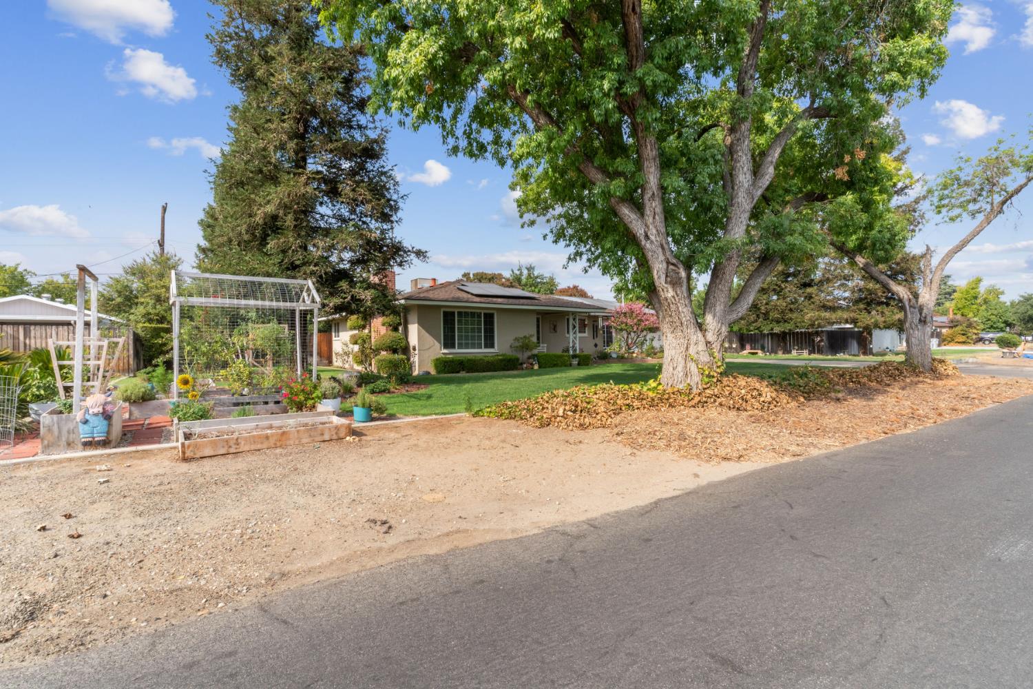 5481 E Dakota Ave, Fresno, CA 93727