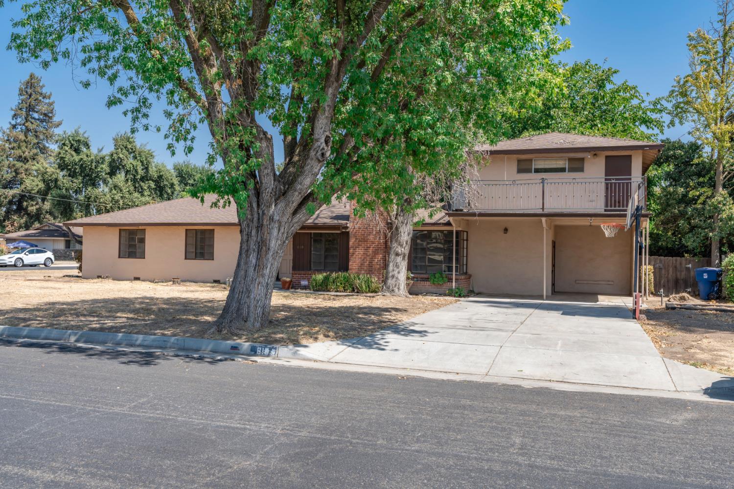 619 Foster Ave, Madera, CA 93637