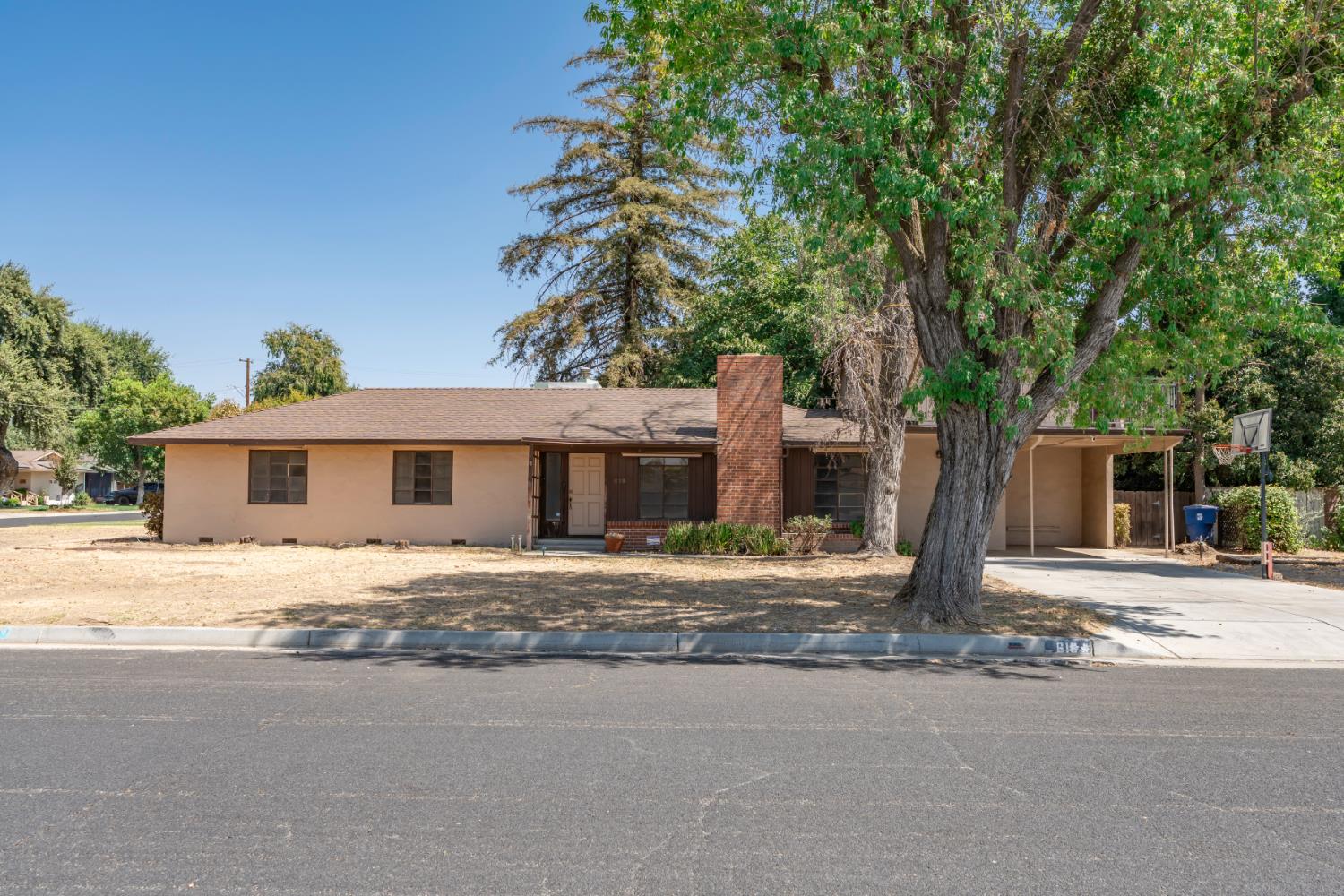 619 Foster Ave, Madera, CA 93637