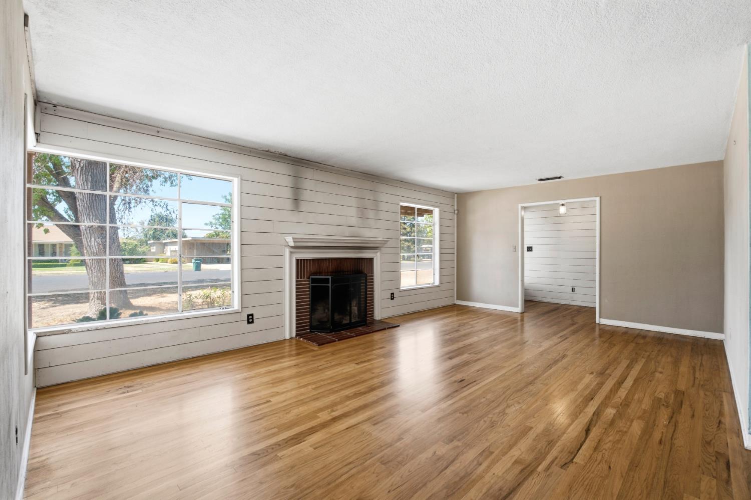 619 Foster Ave, Madera, CA 93637
