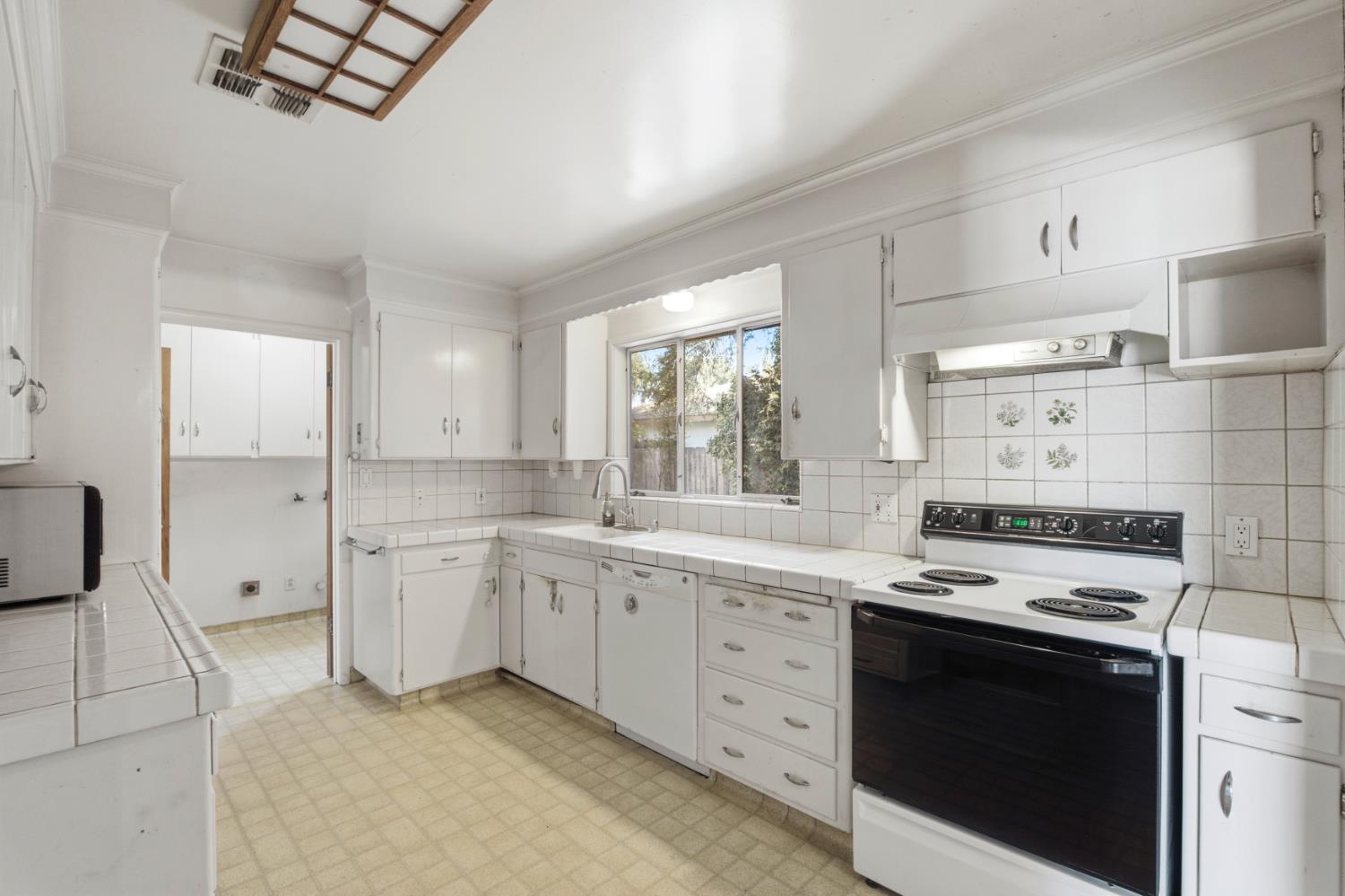 619 Foster Ave, Madera, CA 93637