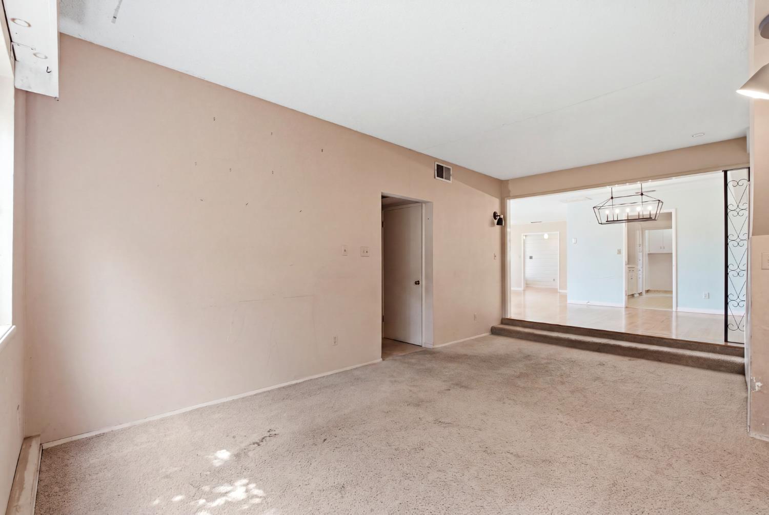 619 Foster Ave, Madera, CA 93637