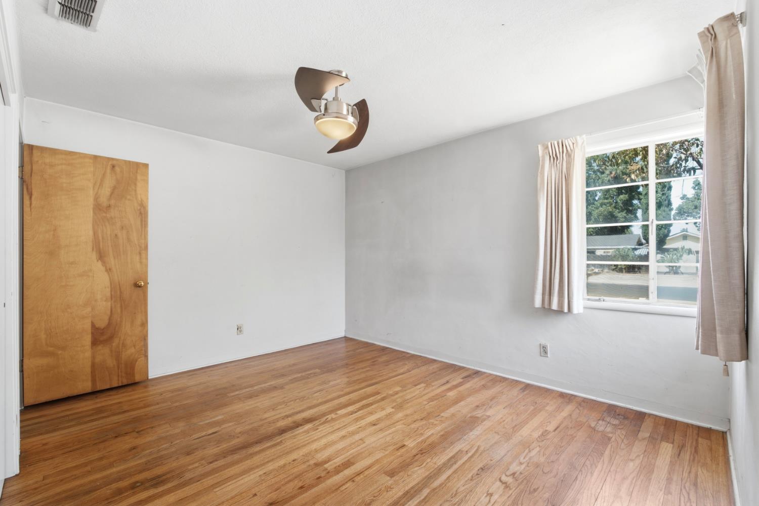 619 Foster Ave, Madera, CA 93637