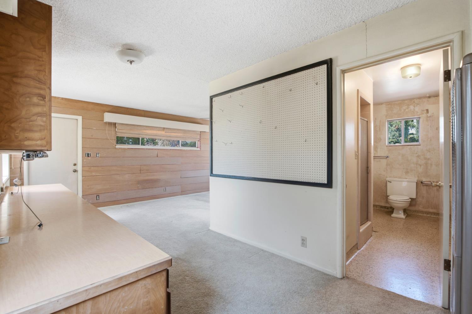 619 Foster Ave, Madera, CA 93637