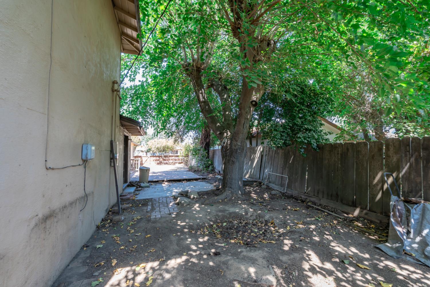 619 Foster Ave, Madera, CA 93637