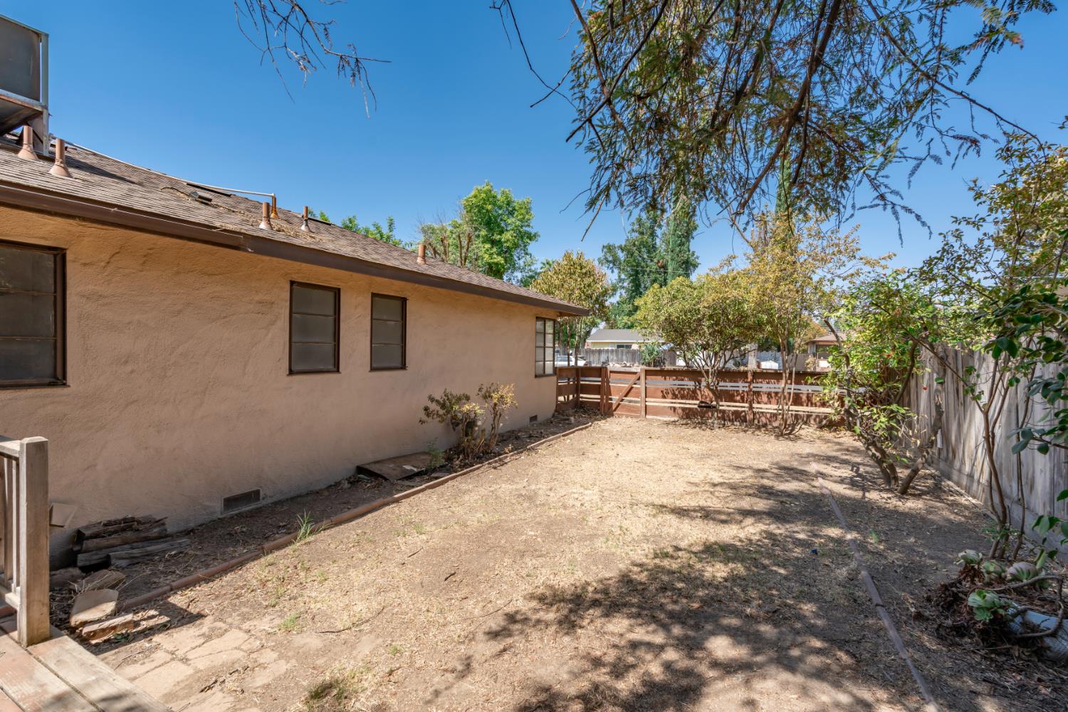 619 Foster Ave, Madera, CA 93637