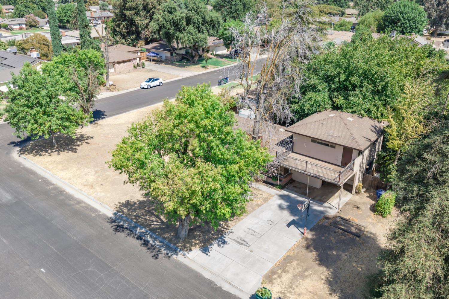 619 Foster Ave, Madera, CA 93637