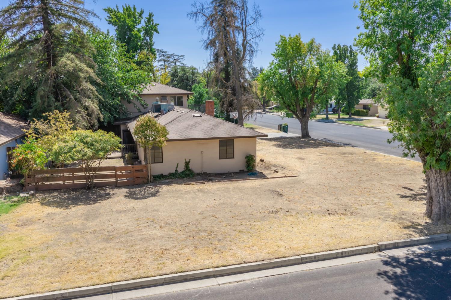 619 Foster Ave, Madera, CA 93637