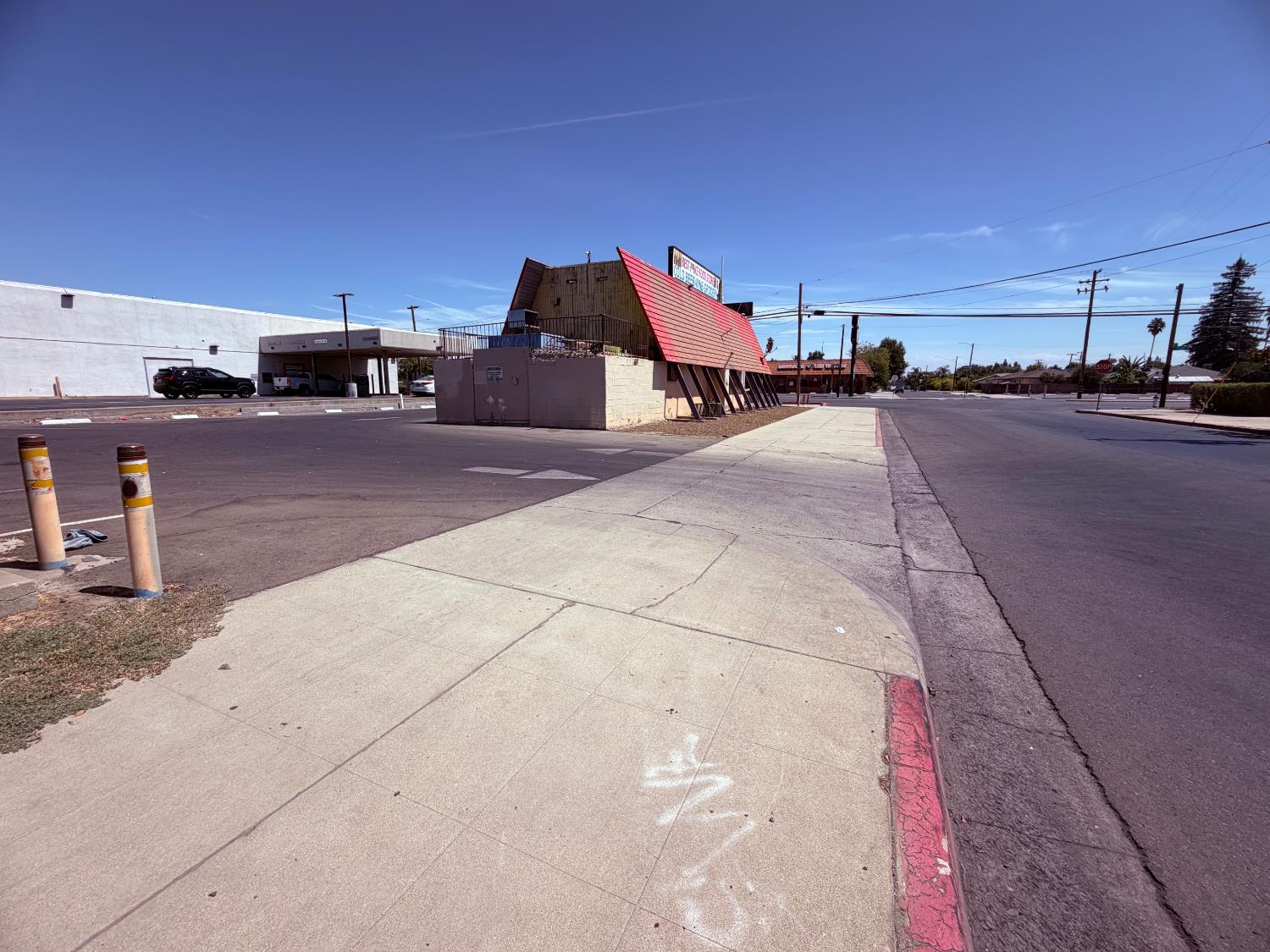 3405 N Cedar Ave, Fresno, CA 93726