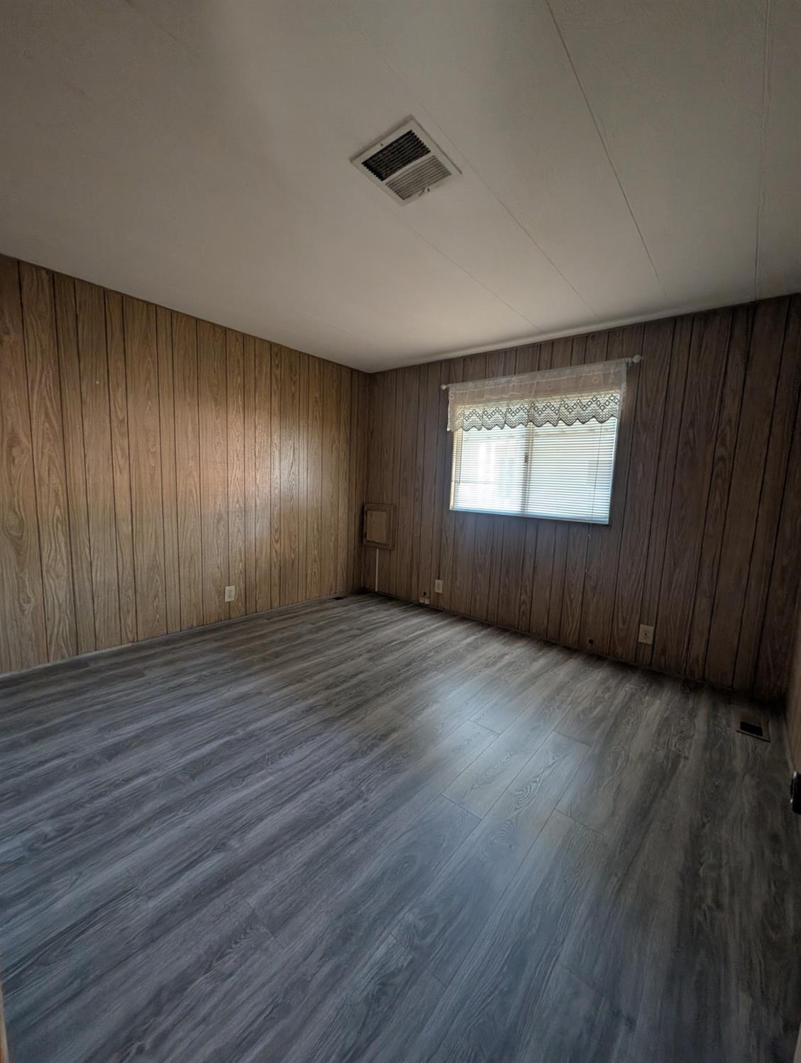 339 N Frankwood Ave #7, Sanger, CA 93657