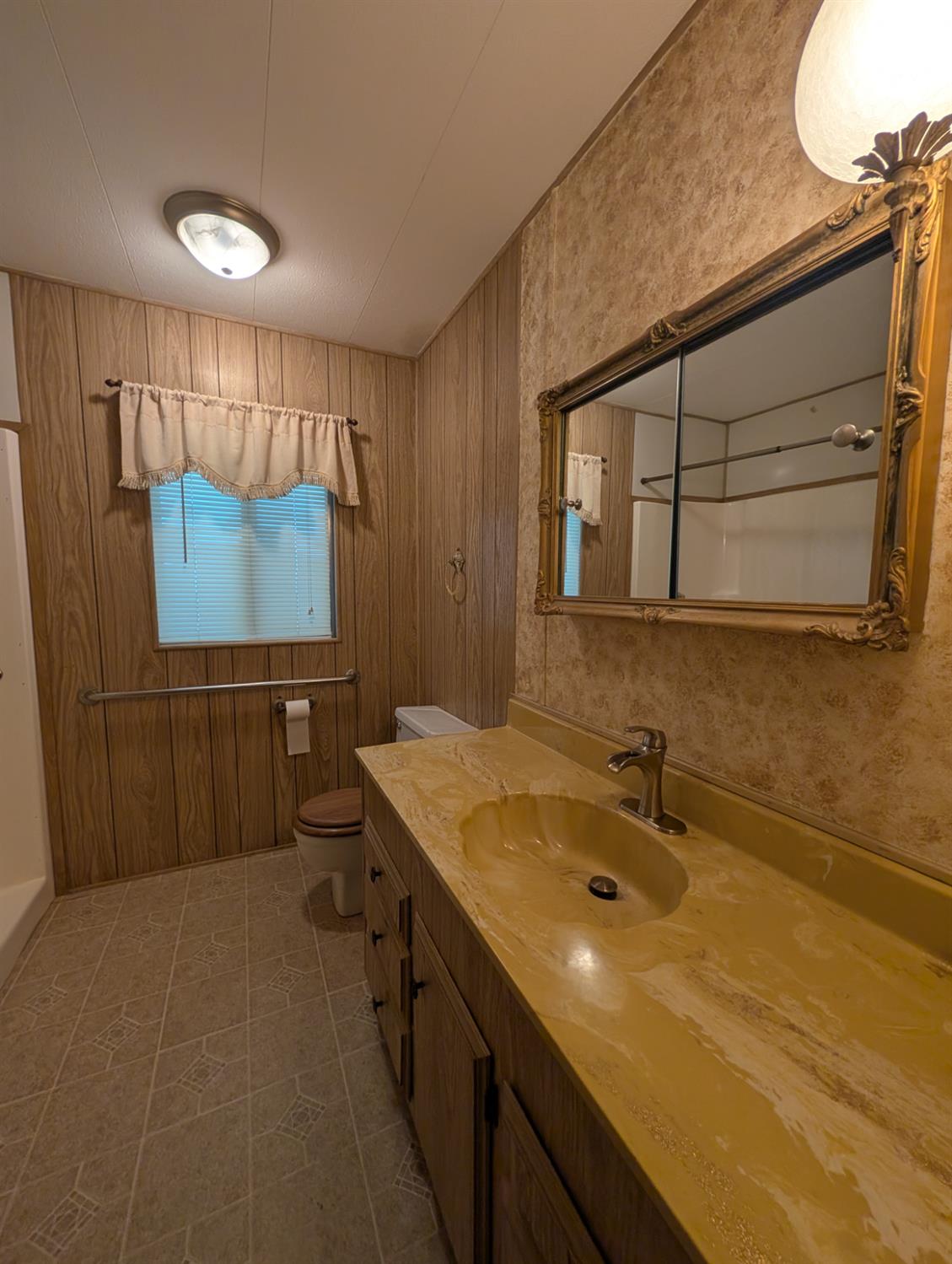 339 N Frankwood Ave #7, Sanger, CA 93657