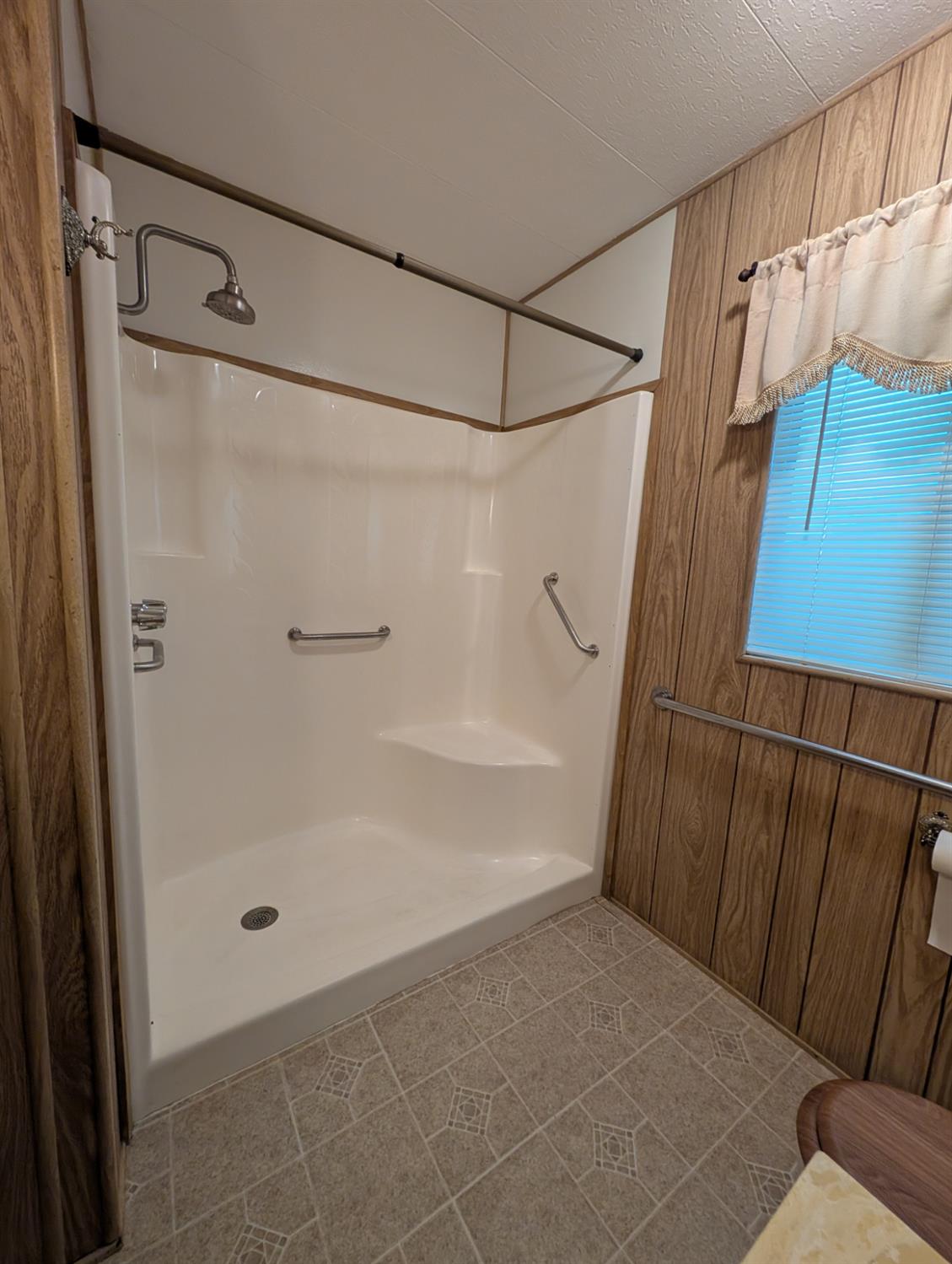 339 N Frankwood Ave #7, Sanger, CA 93657