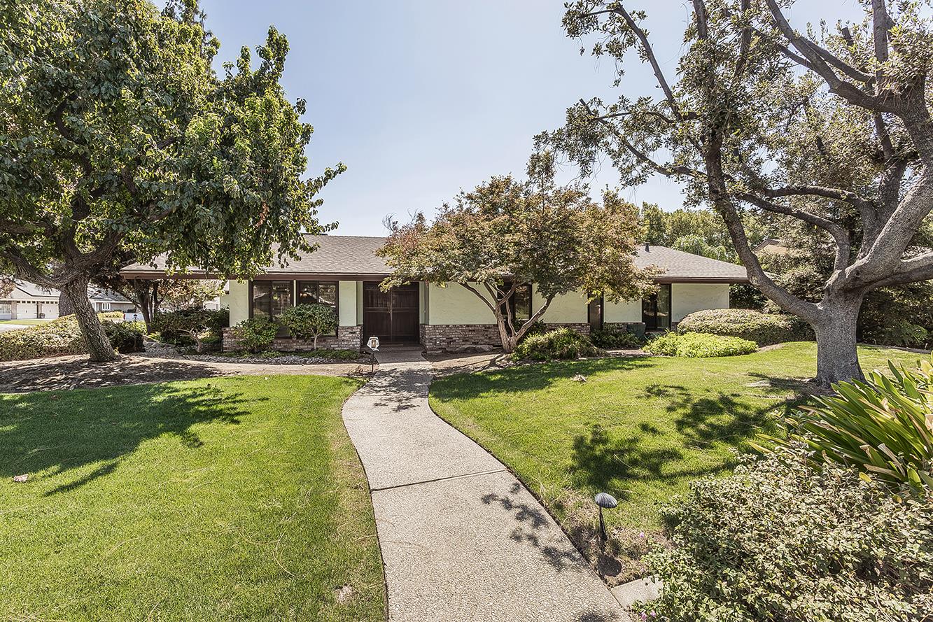 2094 Fairmont Ave, Clovis, CA 93611