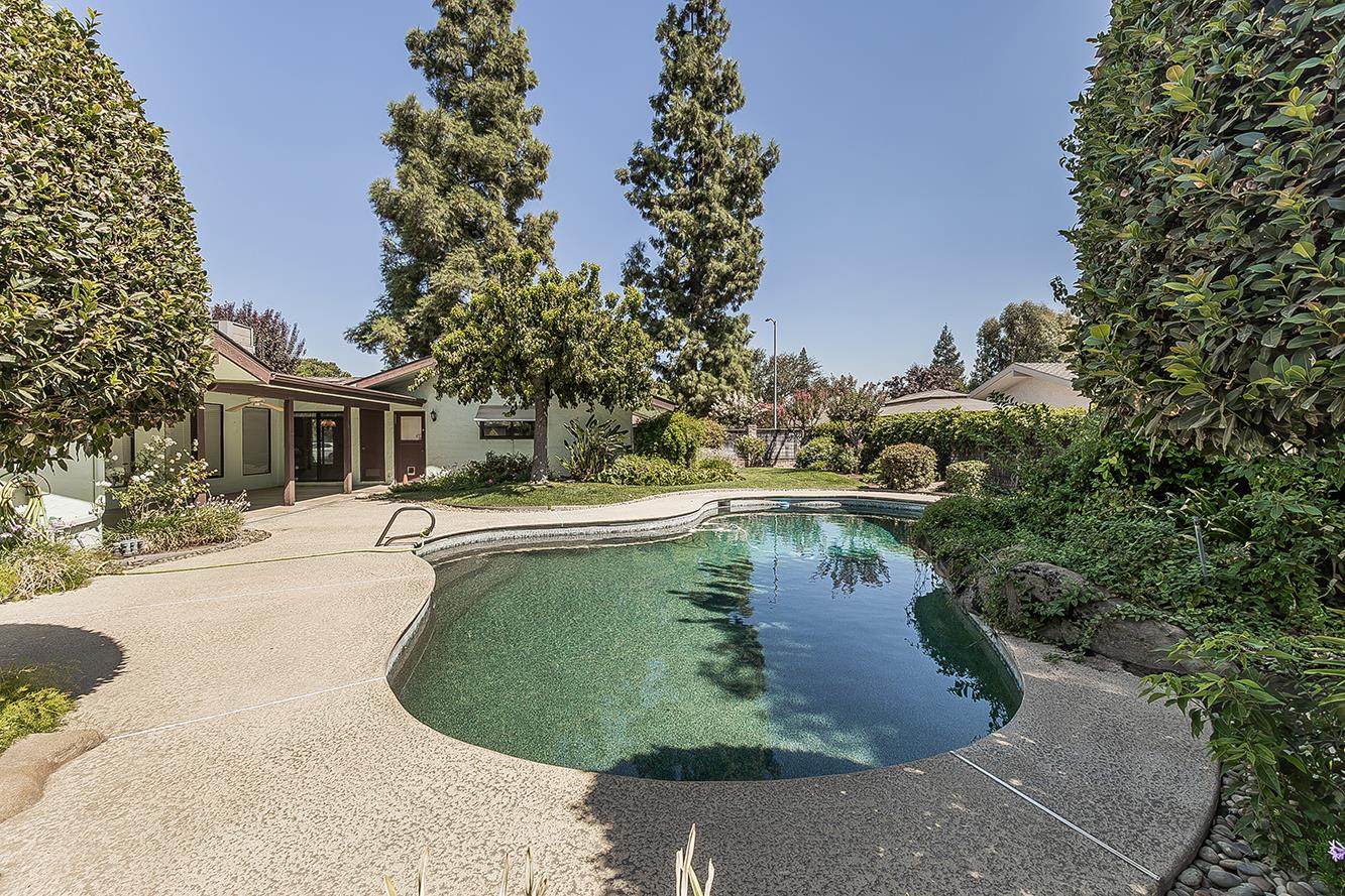2094 Fairmont Ave, Clovis, CA 93611