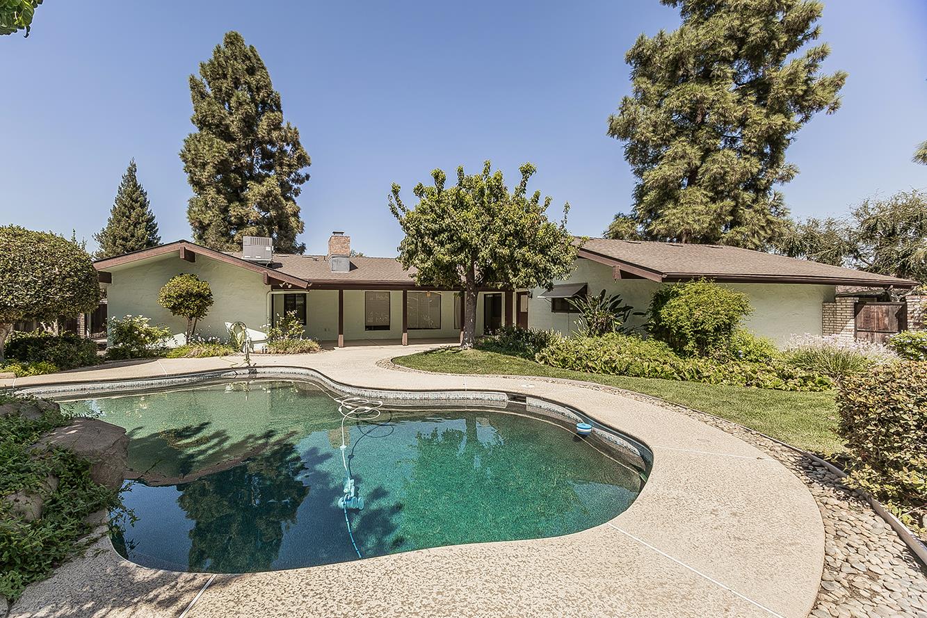 2094 Fairmont Ave, Clovis, CA 93611