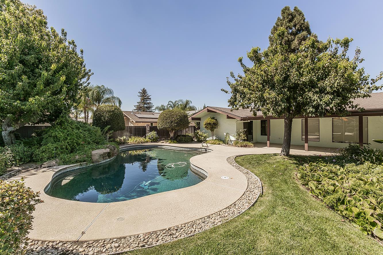 2094 Fairmont Ave, Clovis, CA 93611