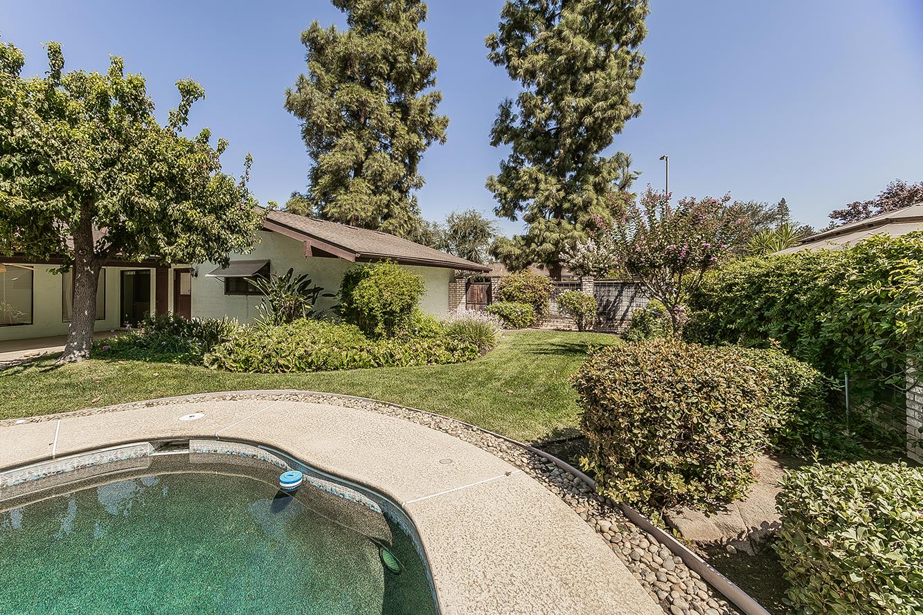 2094 Fairmont Ave, Clovis, CA 93611