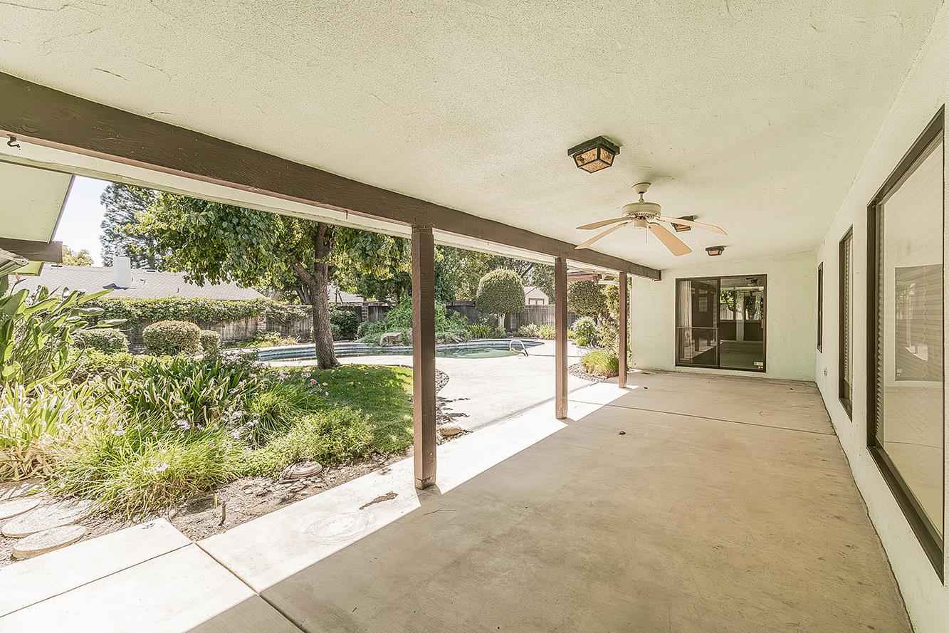 2094 Fairmont Ave, Clovis, CA 93611