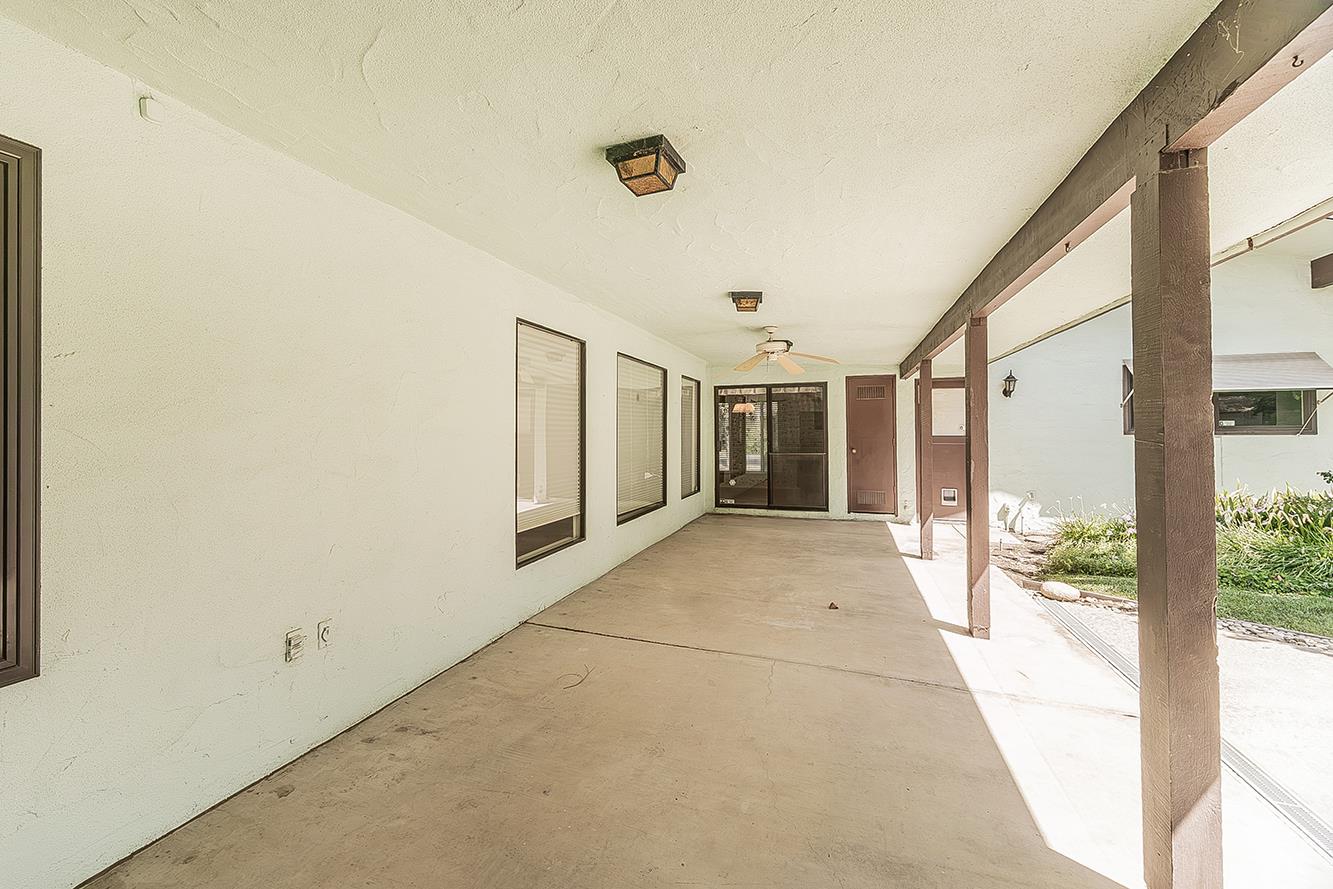 2094 Fairmont Ave, Clovis, CA 93611