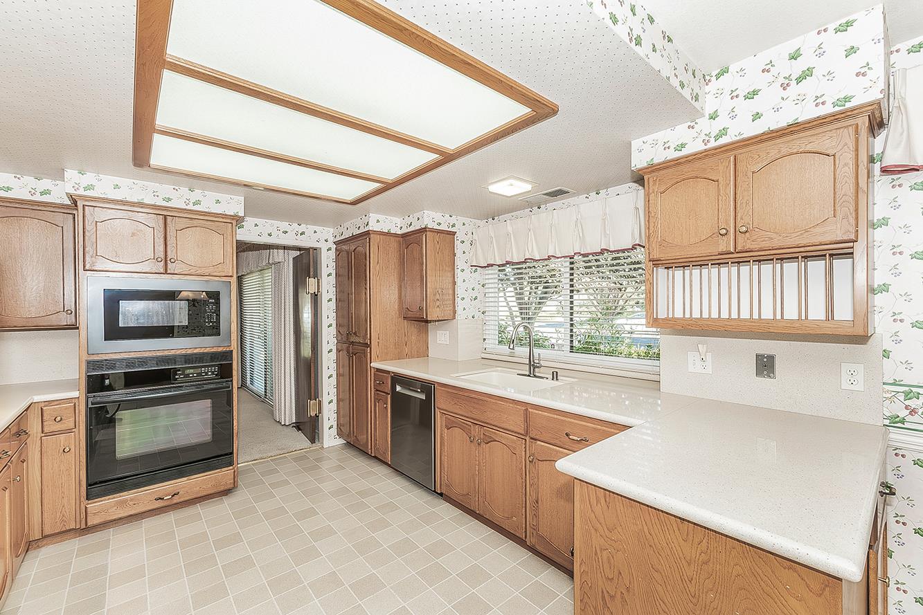 2094 Fairmont Ave, Clovis, CA 93611