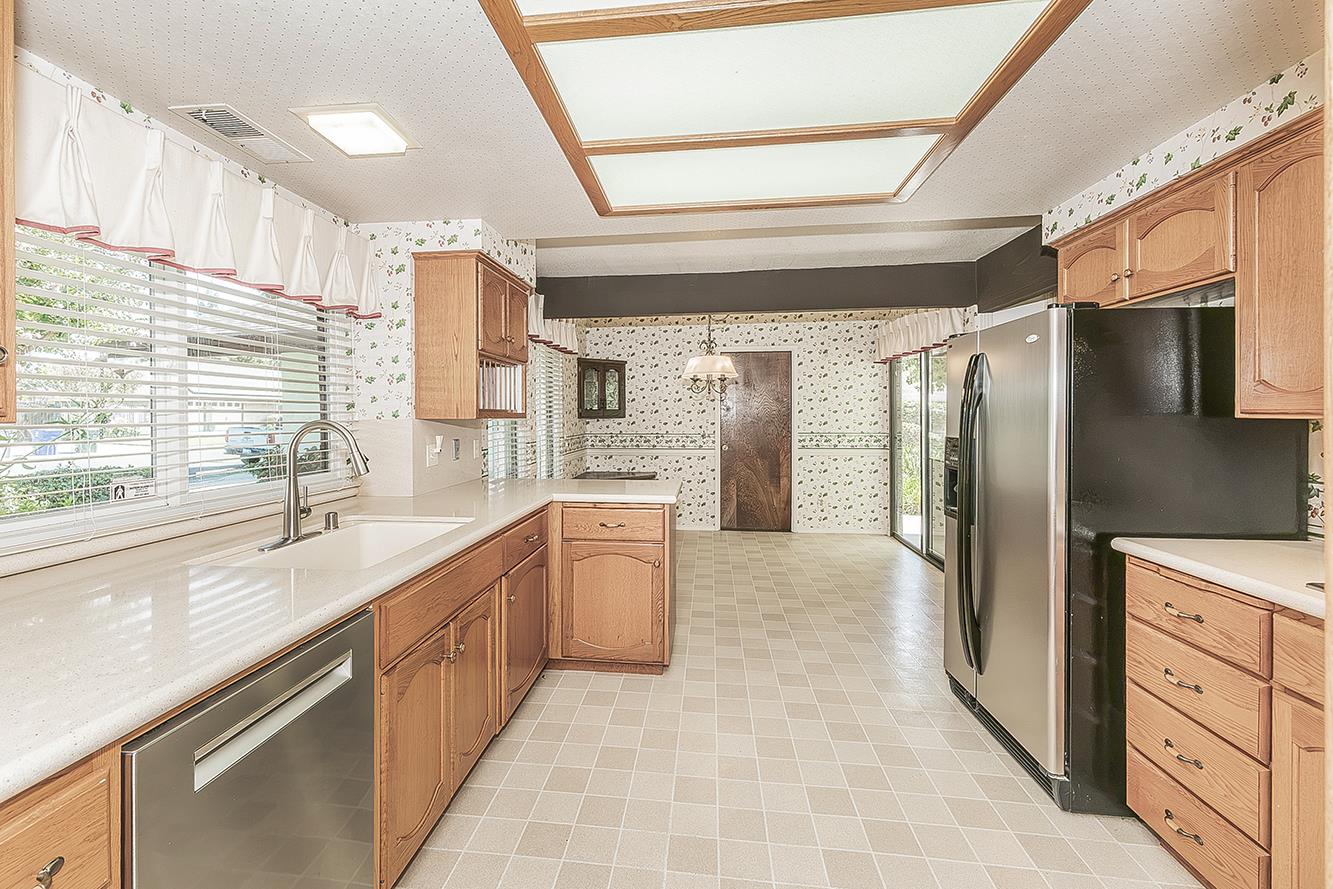 2094 Fairmont Ave, Clovis, CA 93611