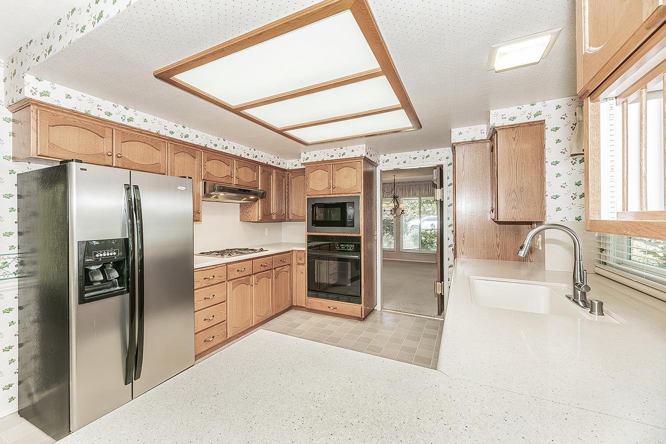 2094 Fairmont Ave, Clovis, CA 93611