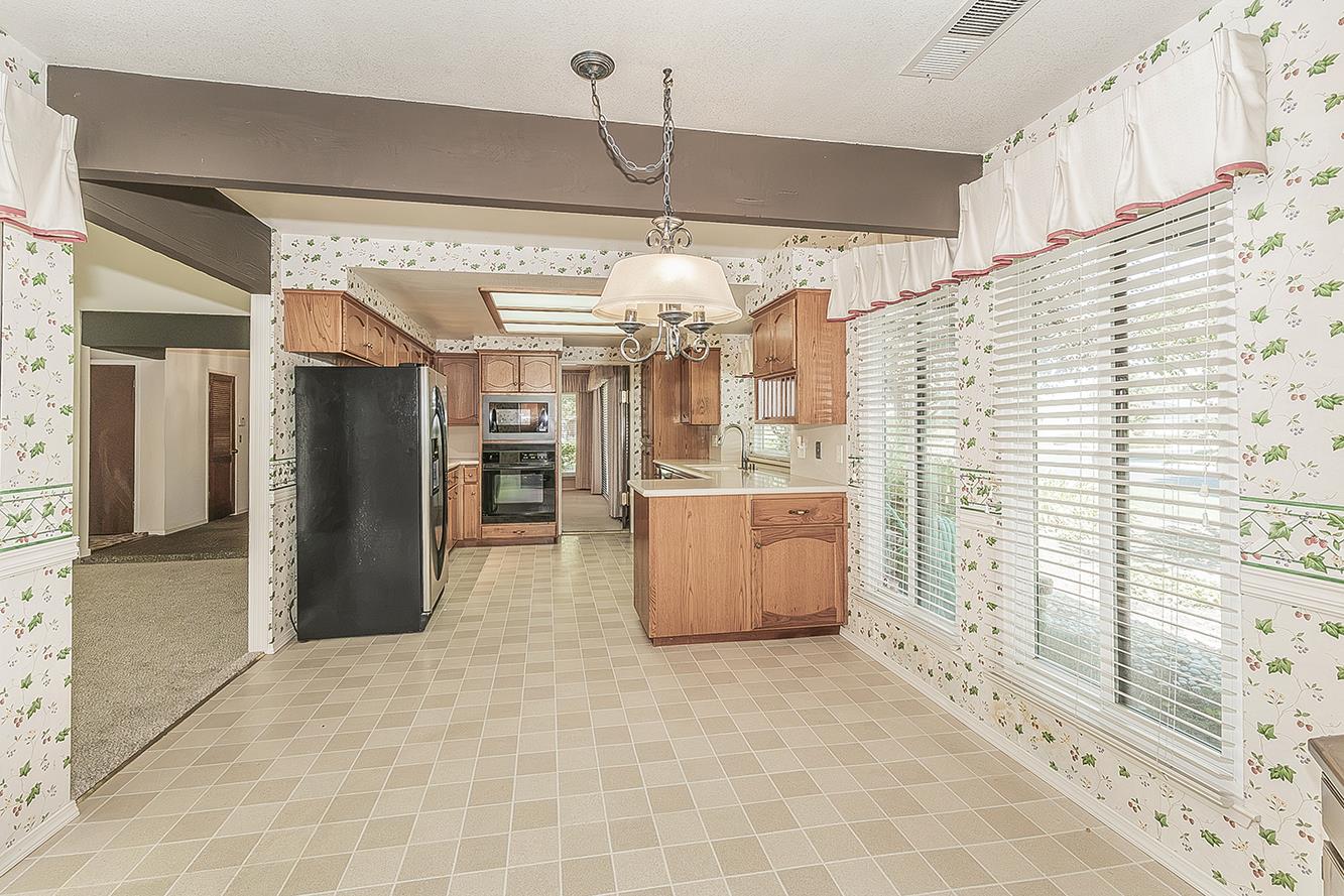 2094 Fairmont Ave, Clovis, CA 93611