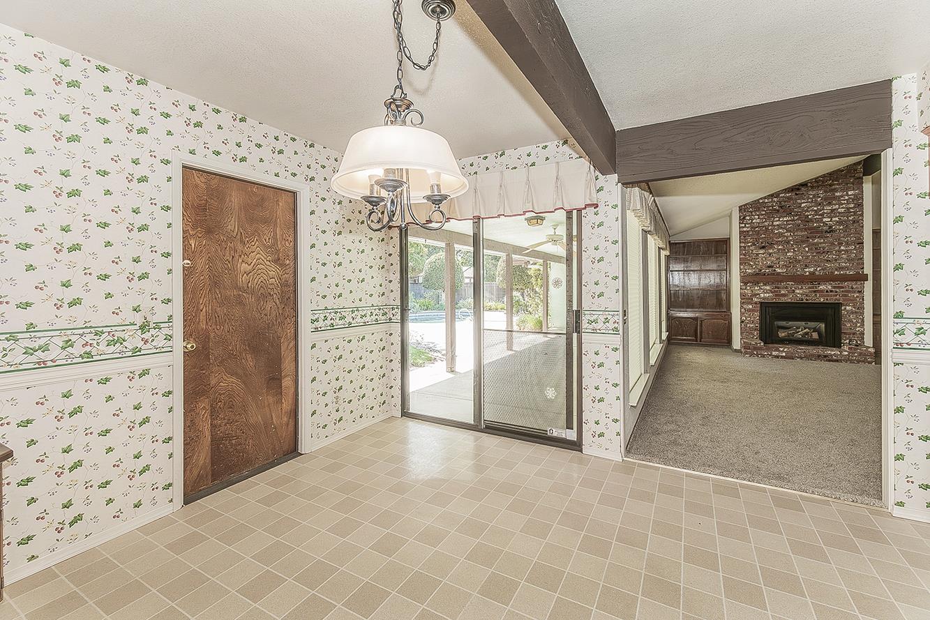 2094 Fairmont Ave, Clovis, CA 93611