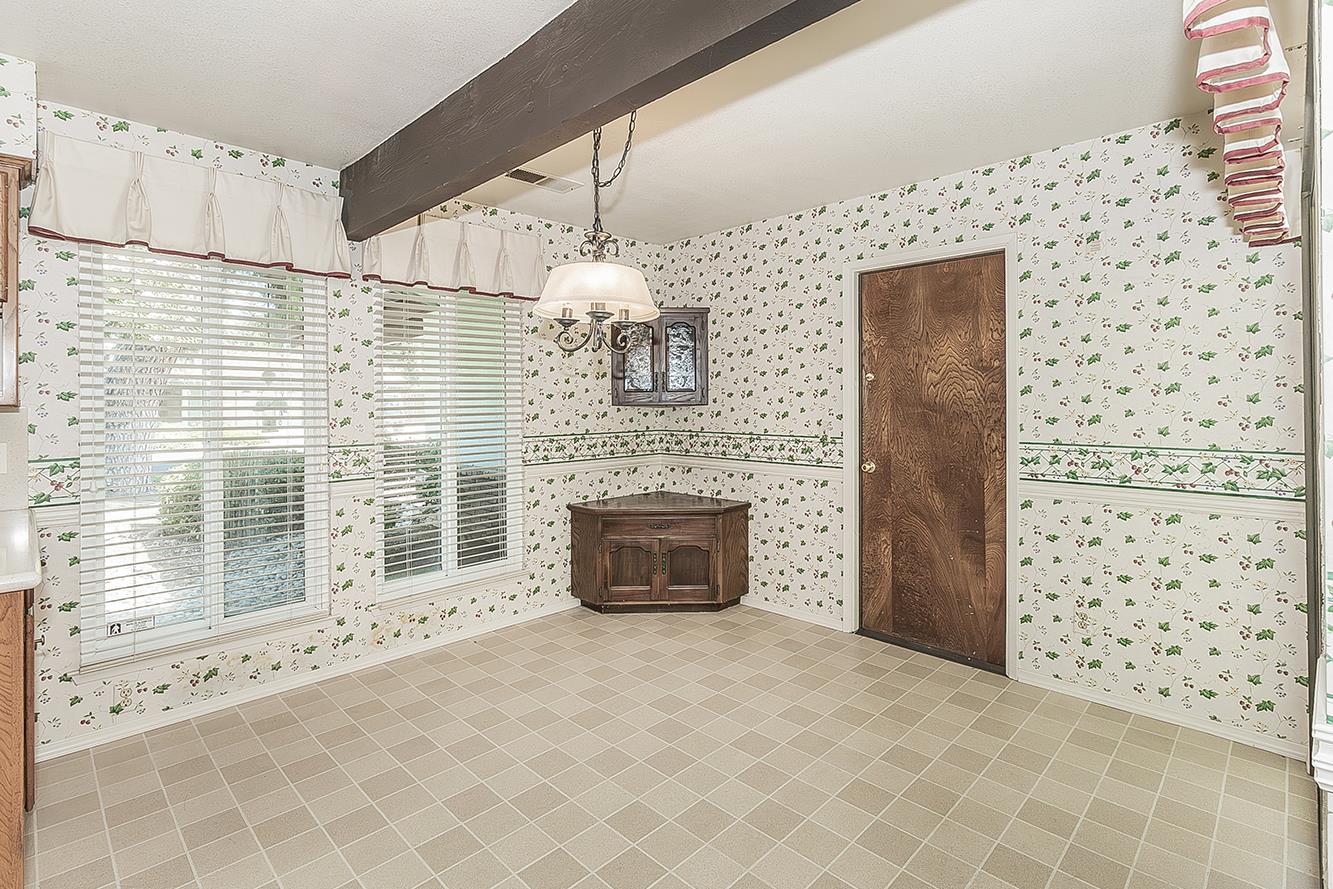 2094 Fairmont Ave, Clovis, CA 93611