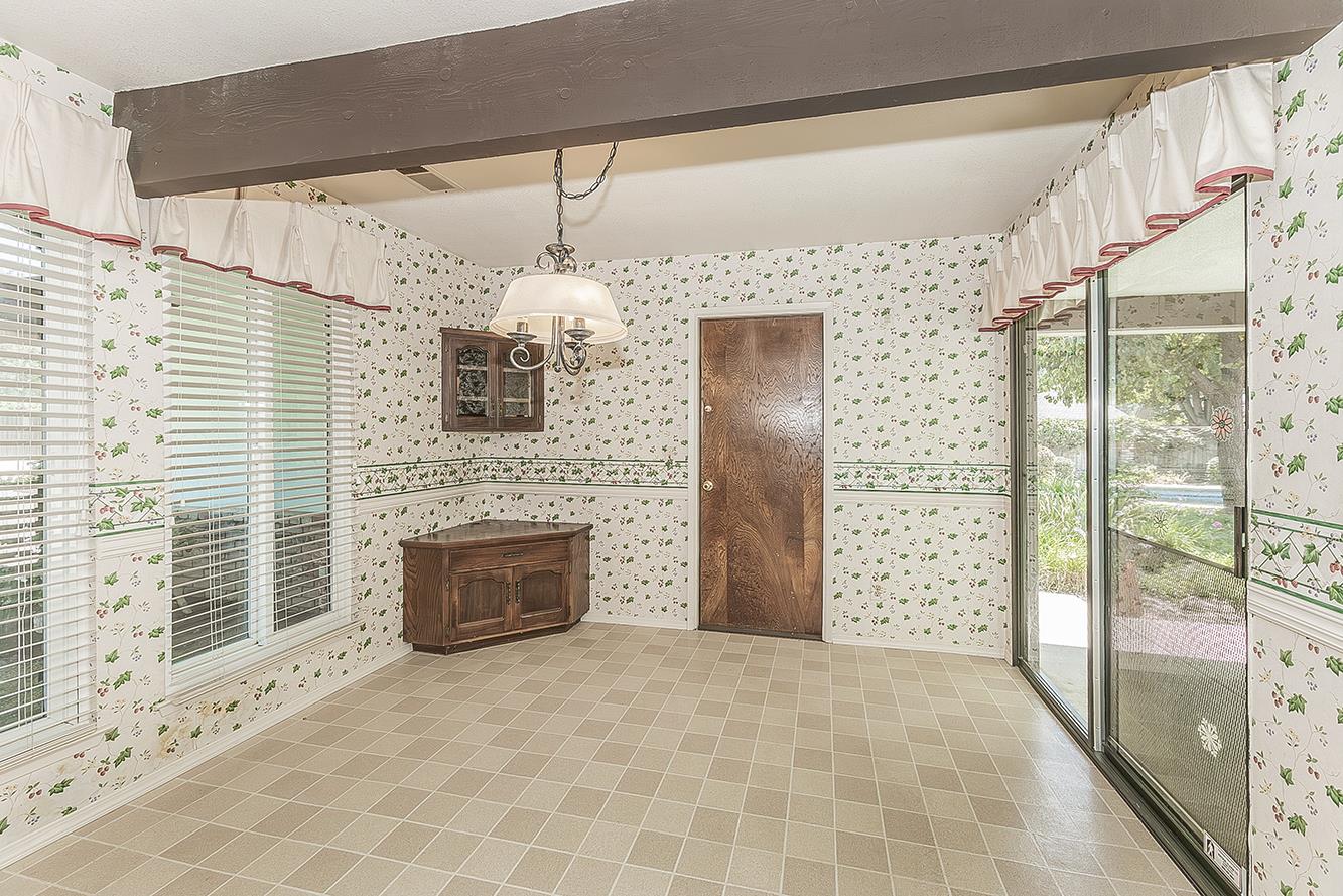 2094 Fairmont Ave, Clovis, CA 93611