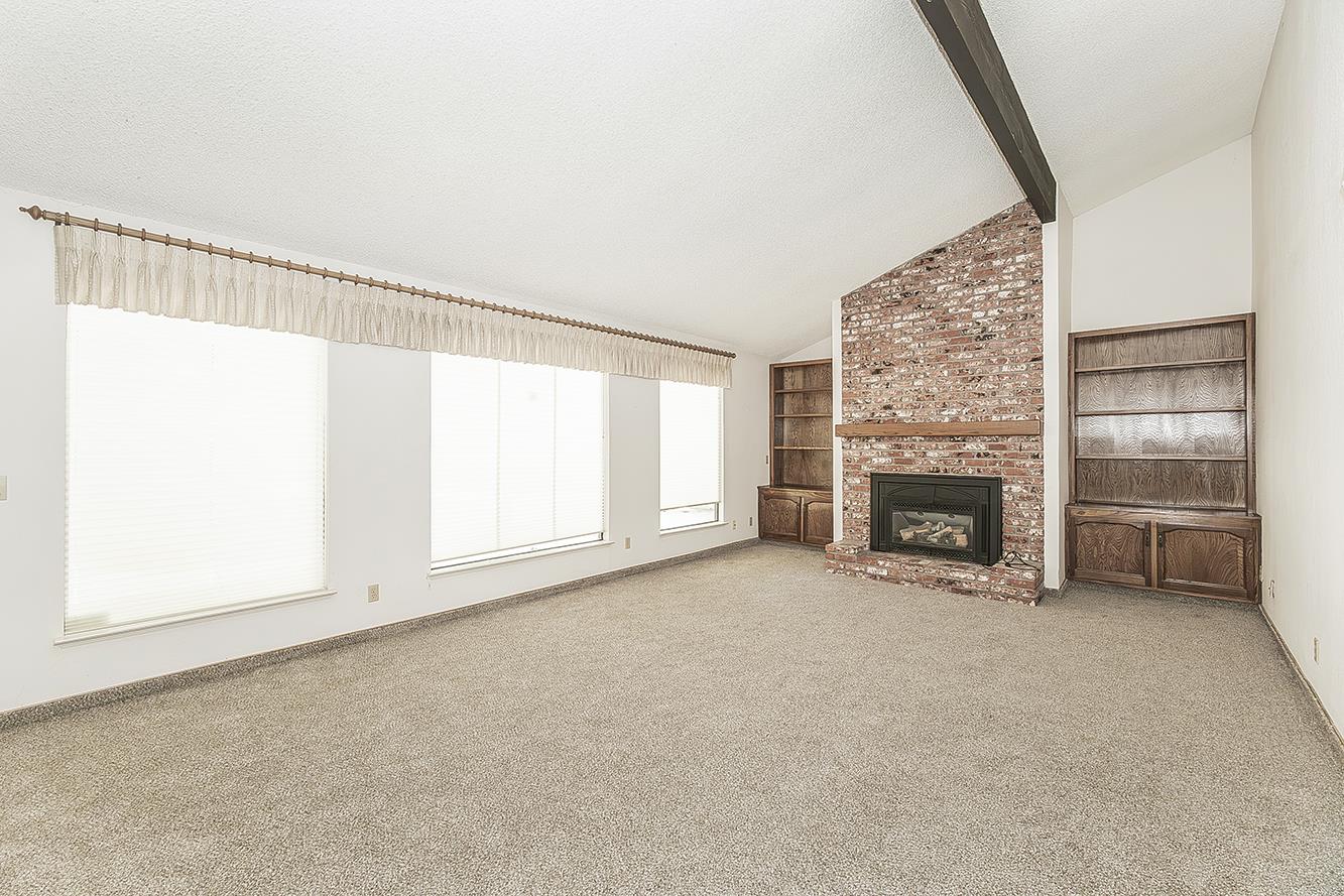 2094 Fairmont Ave, Clovis, CA 93611