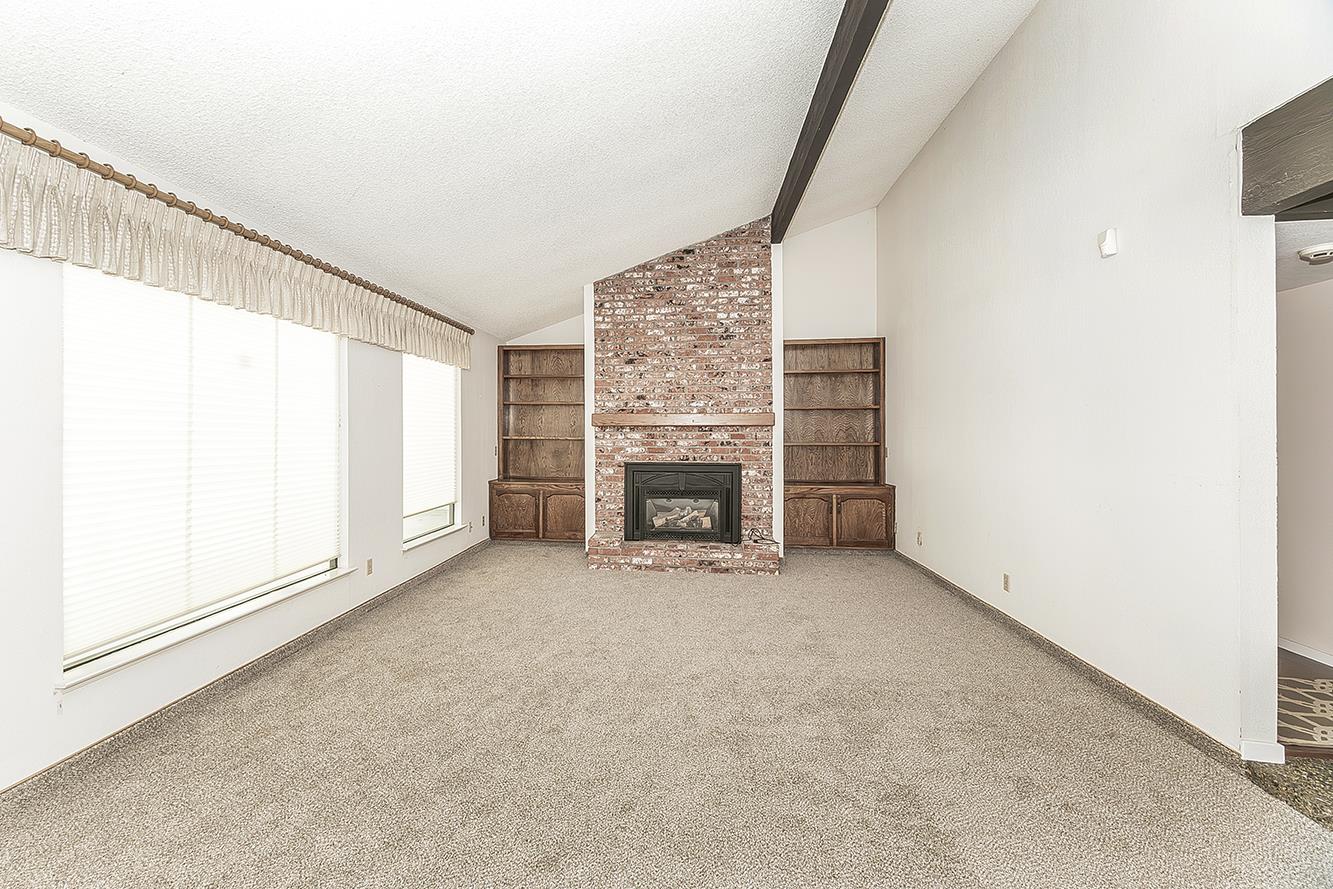 2094 Fairmont Ave, Clovis, CA 93611