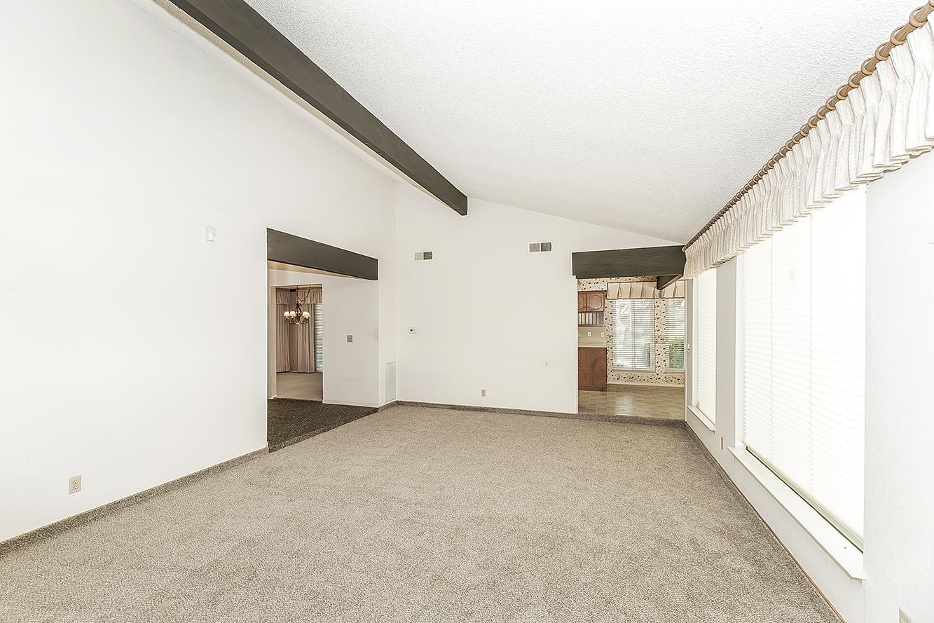 2094 Fairmont Ave, Clovis, CA 93611