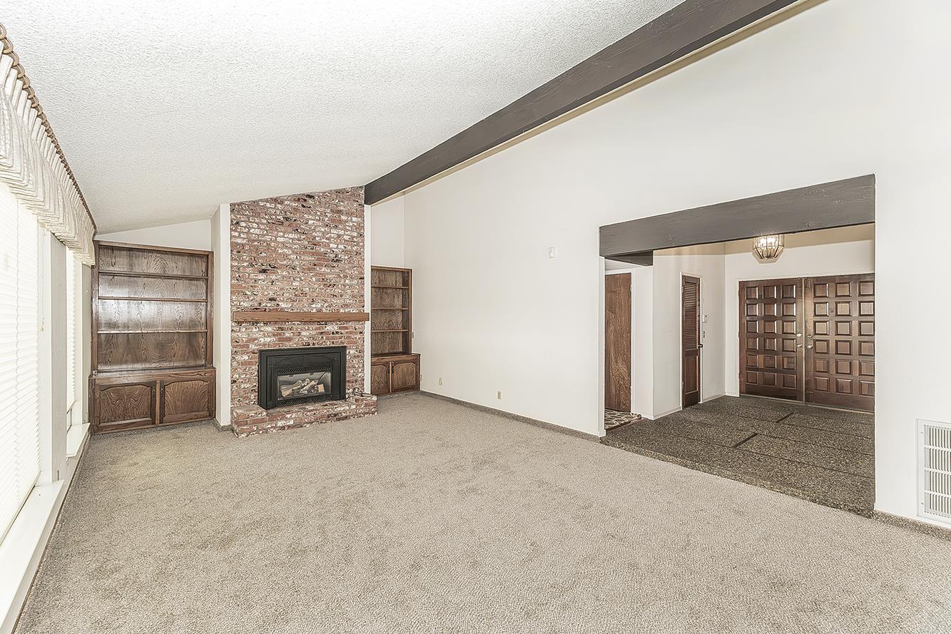 2094 Fairmont Ave, Clovis, CA 93611