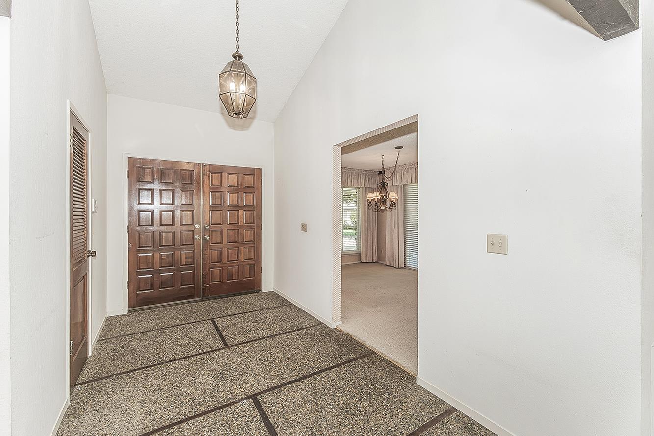 2094 Fairmont Ave, Clovis, CA 93611